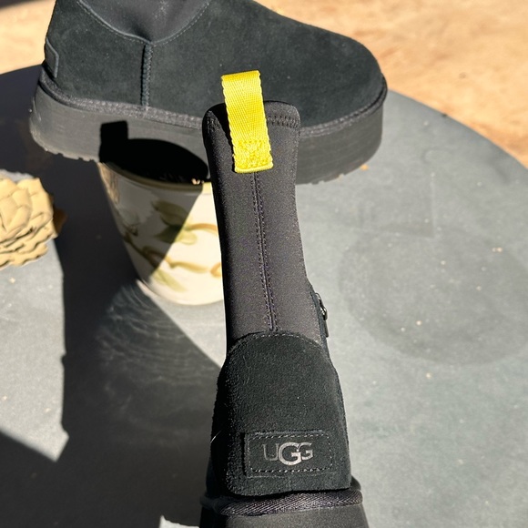 Women’s UGG dipper boots size 8 - Picture 3 of 6